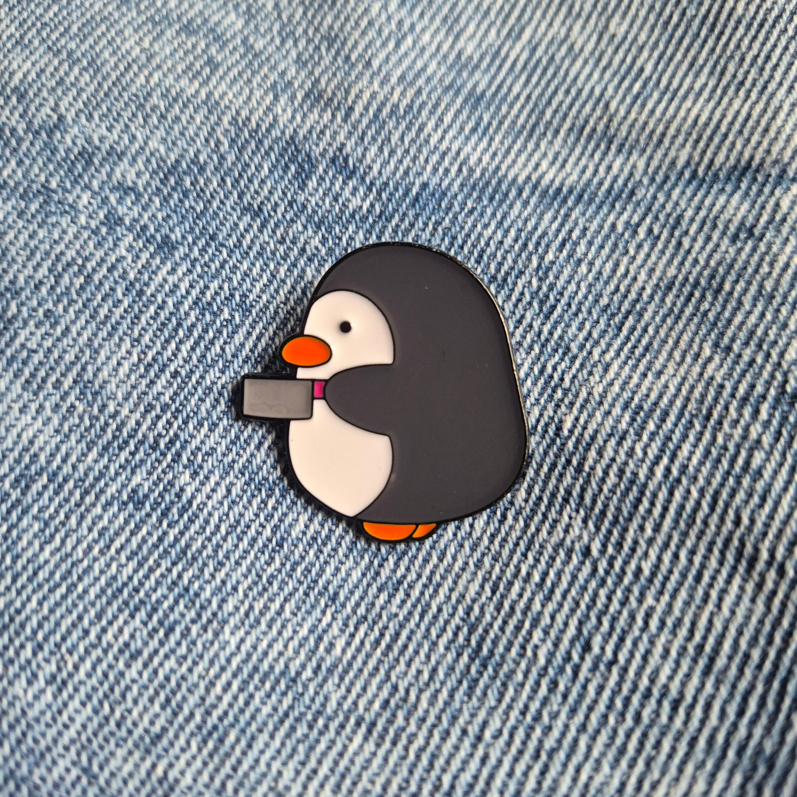Pin Pinguino Achorado 2